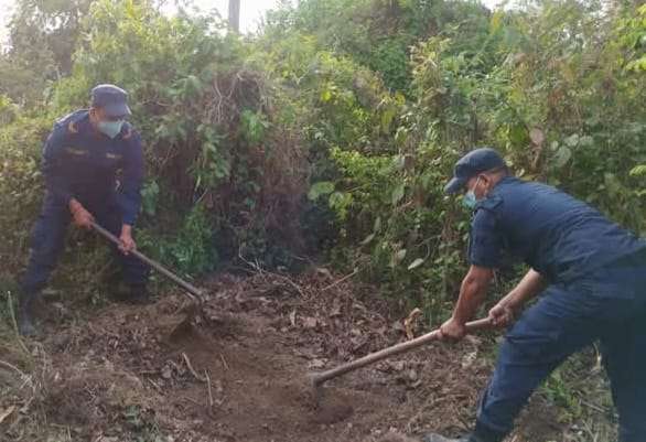 गाडिएको अवस्थामा महिलाको शव फेला, २ जना पक्राउ