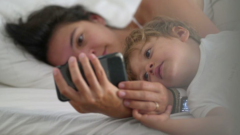 डिजिटल संसारले दिएको मानसिक विचलनः नोमोफोबिया